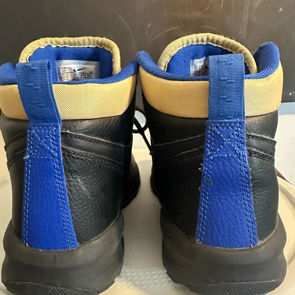 Nike Manoa Sneakers Boots